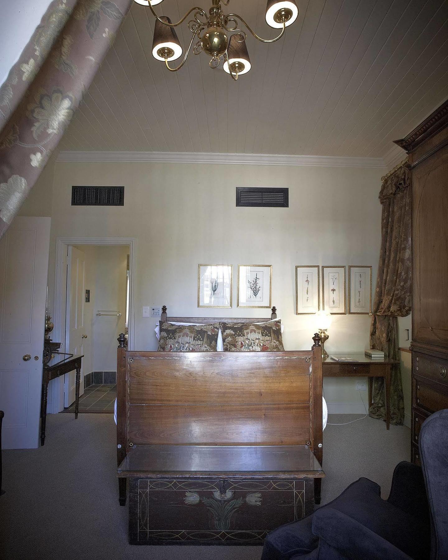 Dutch Manor Antique 4*