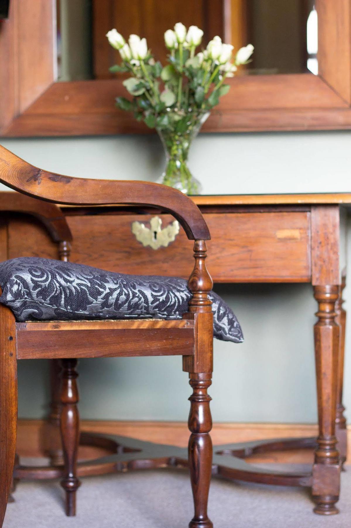 Dutch Manor Antique 4*