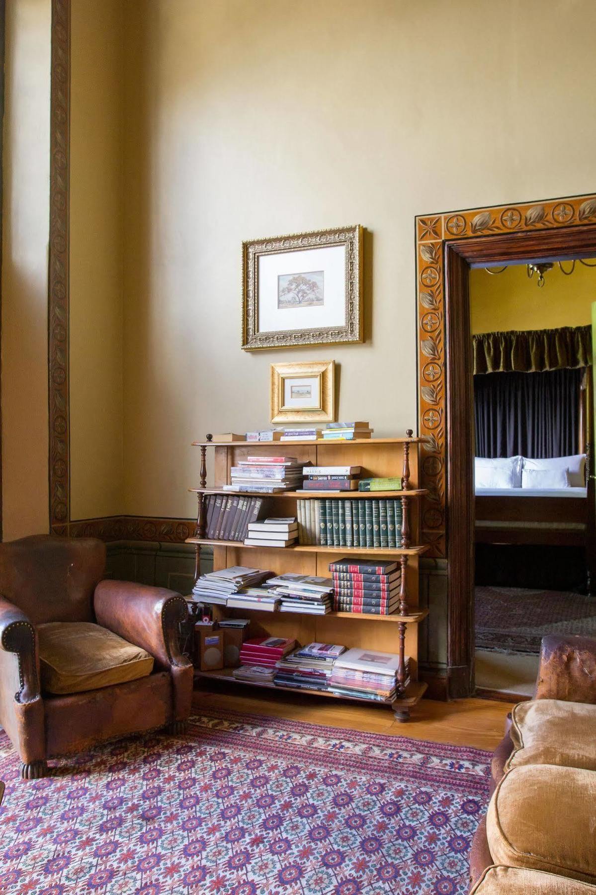 Dutch Manor Antique 4*