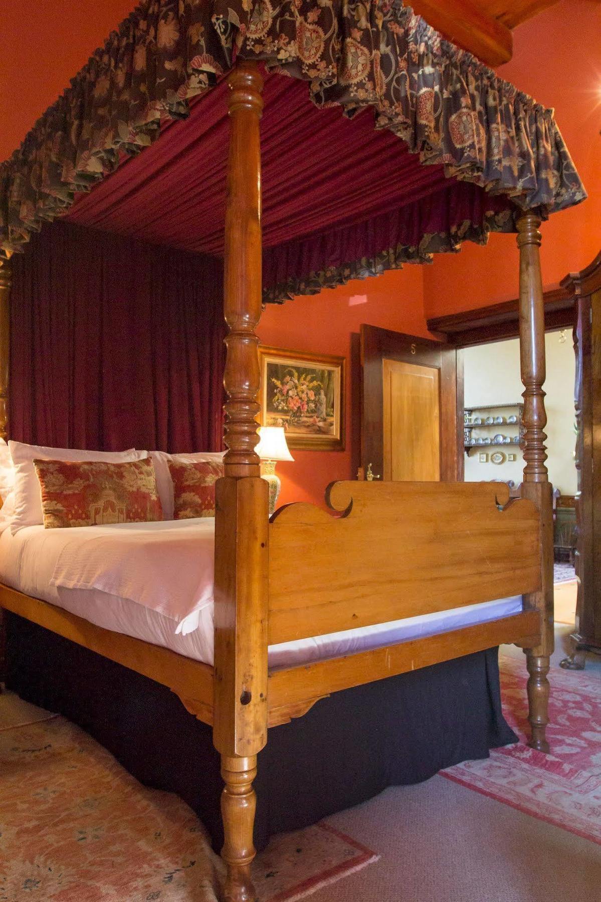 Dutch Manor Antique Hotel 4*
